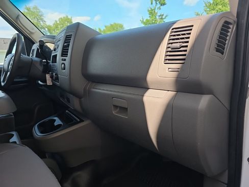 Used 2017 Nissan NV 2500 SV RWD image 19