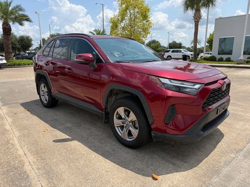 Used 2022 Toyota RAV4 XLE w/ Convenience Package FWD image 7