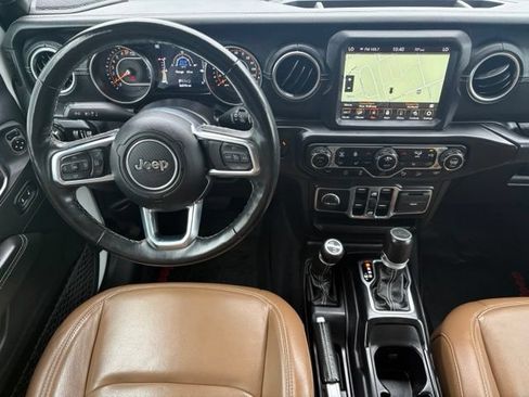 Used 2020 Jeep Wrangler Unlimited Sahara w/ Uconnect 4C Nav & Sound Group AWD/4WD image 3