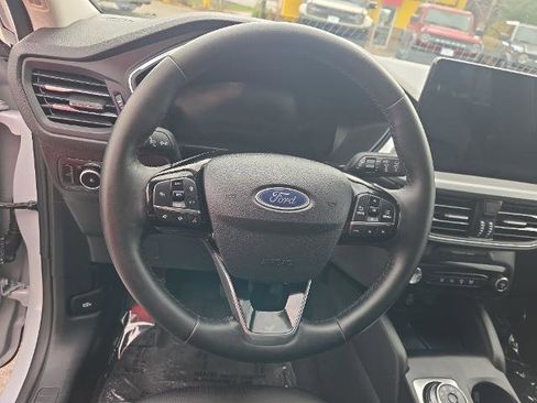 Certified 2025 Ford Escape Platinum AWD/4WD image 23