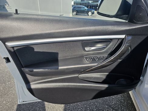 Used 2018 BMW 330e image 9