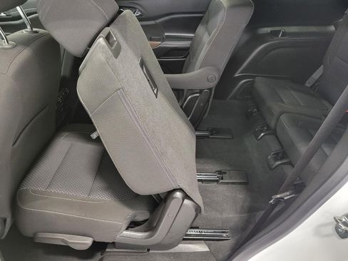 Certified 2023 GMC Acadia SLE w/ Driver Convenience Package image 24