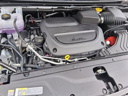 Used 2026 Chrysler Pacifica Select image 19