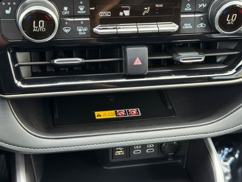 Certified 2025 Toyota Highlander XLE image 20