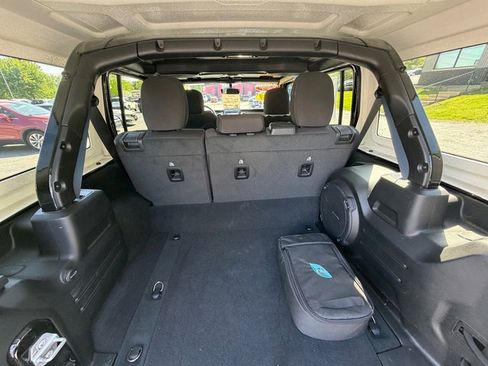 Used 2023 Jeep Wrangler Unlimited Rubicon 4xe AWD/4WD image 8