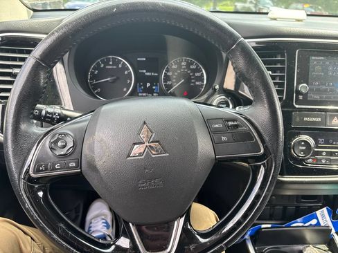 Used 2017 Mitsubishi Outlander SEL AWD/4WD image 10