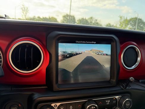 Used 2018 Jeep Wrangler Unlimited Rubicon AWD/4WD image 17