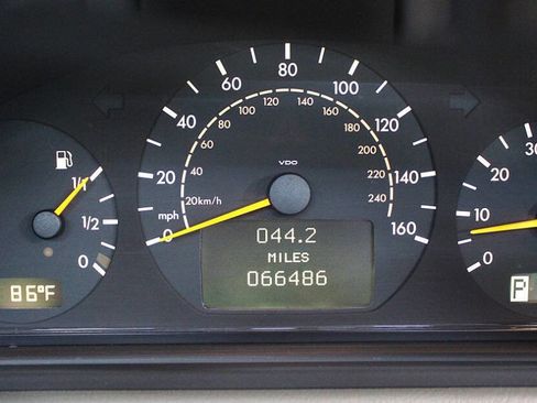 Used 2001 Mercedes-Benz CLK 320 Cabriolet image 18