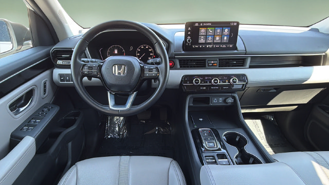 Used 2025 Honda Pilot EX-L image 10