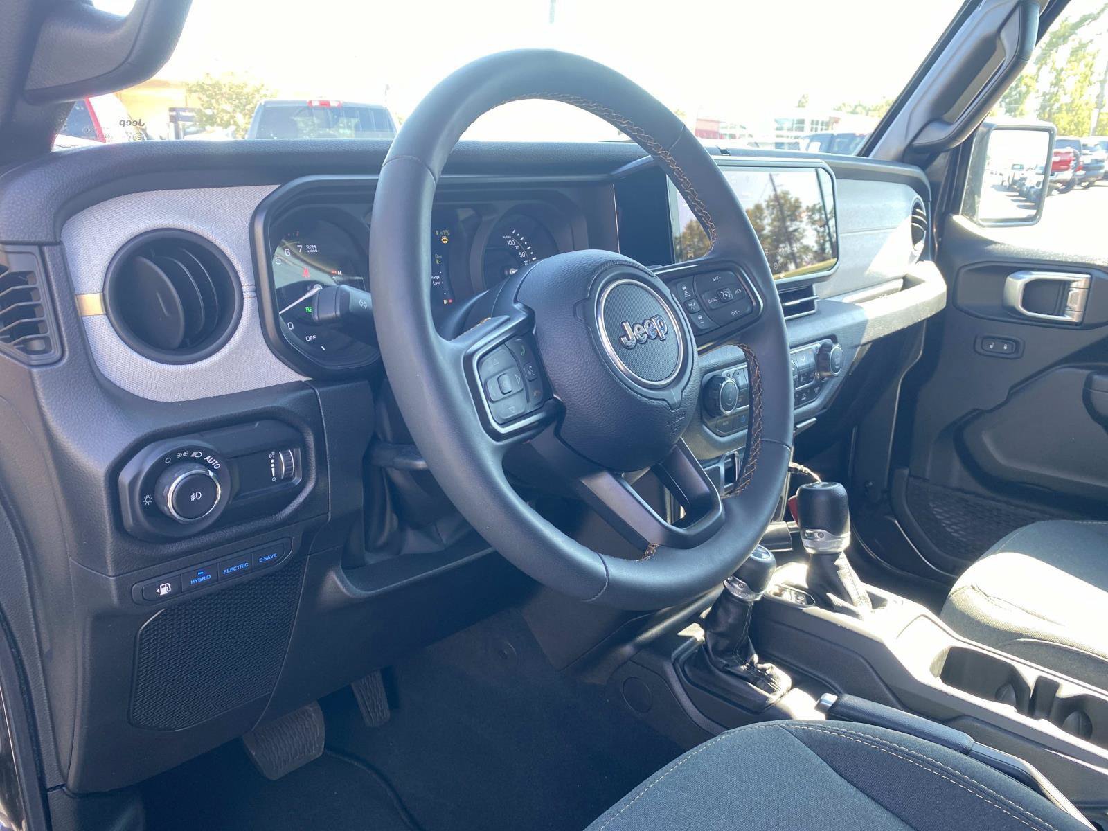 Used 2024 Jeep Wrangler Unlimited w/ Convenience Group AWD/4WD image 25