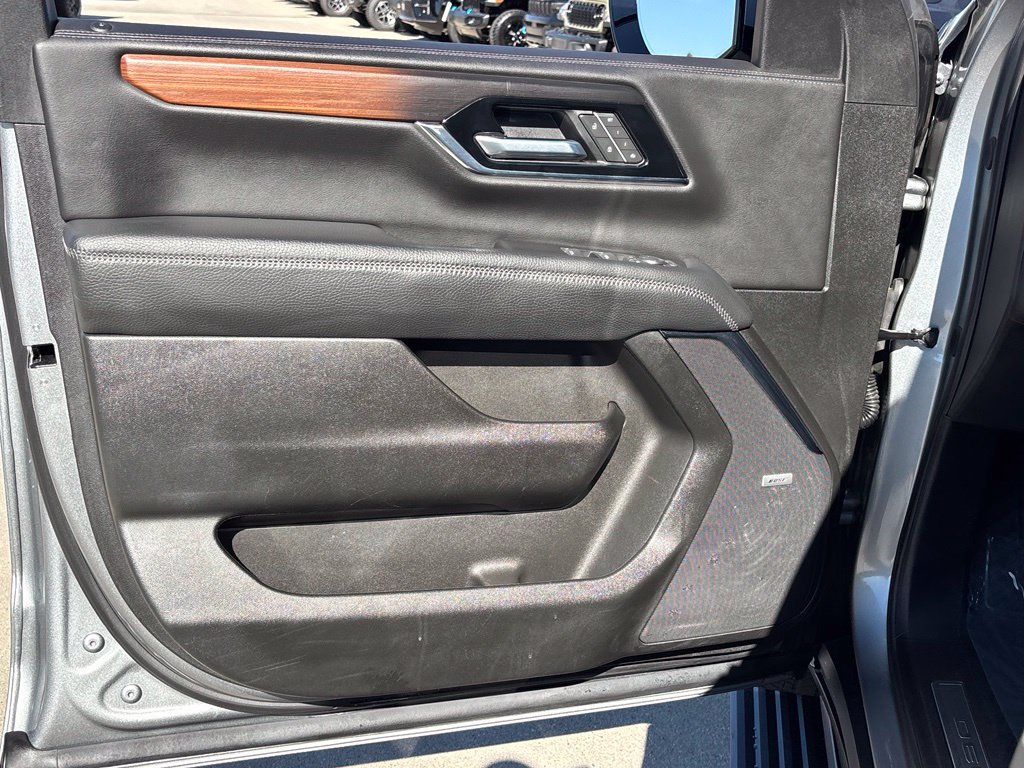 Used 2025 GMC Yukon Denali w/ Sun & Power Step Package AWD/4WD image 18