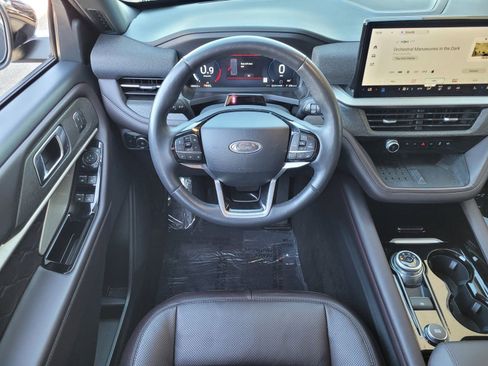 Used 2025 Ford Explorer Platinum w/ LUX Leather Package image 12