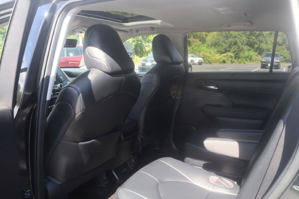 Used 2023 Toyota Highlander XLE AWD/4WD image 21