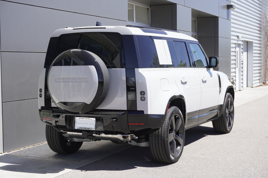 New 2026 Land Rover Defender 110 X-Dynamic SE AWD/4WD image 2