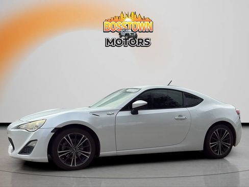 Used 2013 Scion FR-S RWD image 2