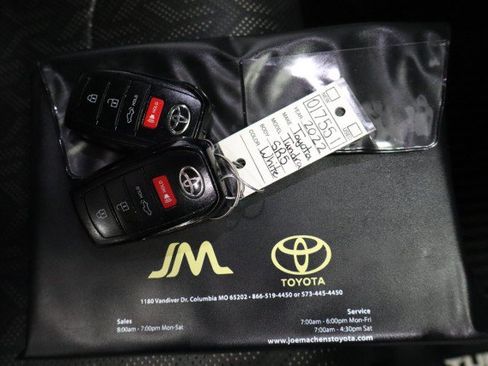 Used 2022 Toyota Tundra SR5 AWD/4WD image 61