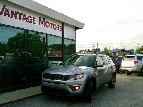 Used 2019 Jeep Compass Latitude w/ Popular Equipment Group AWD/4WD image 1