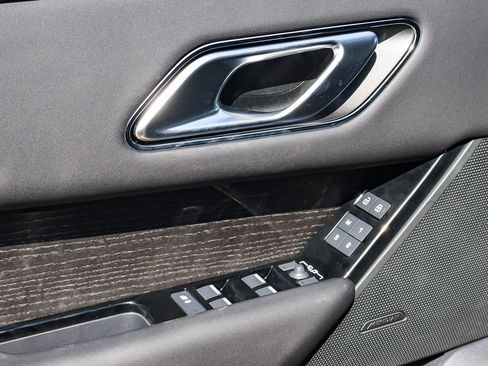 New 2026 Land Rover Range Rover Velar Dynamic SE image 32