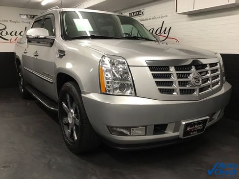 Used 2011 Cadillac Escalade EXT Luxury image 3