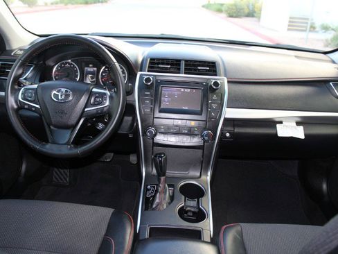 Used 2016 Toyota Camry SE image 17