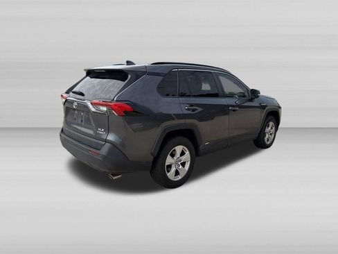 Used 2021 Toyota RAV4 XLE AWD/4WD image 6