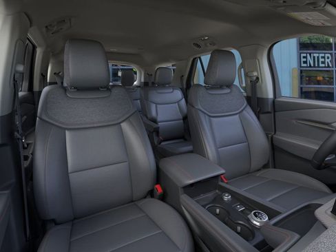 Used 2026 Ford Explorer Active w/ Active Comfort Package image 10