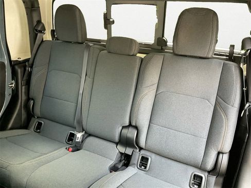 New 2025 Jeep Gladiator Sport image 9