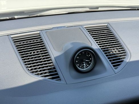 Used 2025 Porsche Macan image 18