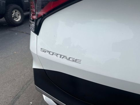 Used 2023 Kia Sportage LX image 11