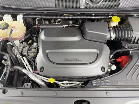 Used 2019 Chrysler Pacifica Limited FWD image 32