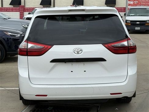 Used 2020 Toyota Sienna L image 5