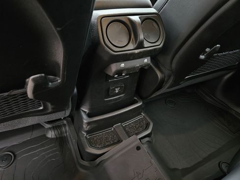 New 2026 Jeep Wrangler Unlimited Rubicon AWD/4WD image 12