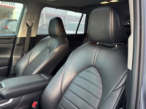 Used 2023 Toyota Highlander XLE image 26