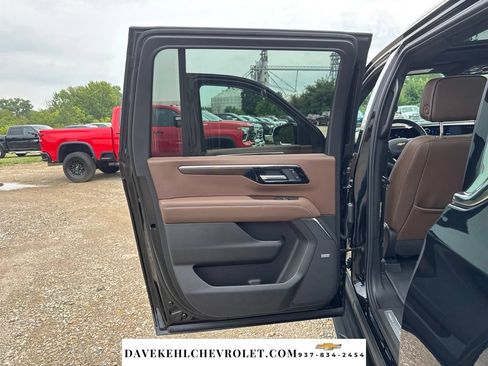 Used 2026 Chevrolet Suburban High Country w/ Sun And Tow Package AWD/4WD image 33