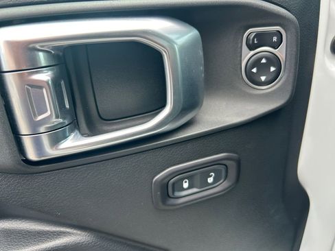Used 2018 Jeep Wrangler Sport AWD/4WD image 22