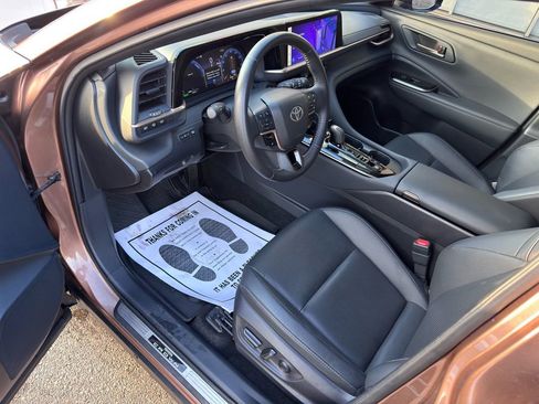 Used 2025 Toyota Crown Signia Limited image 14