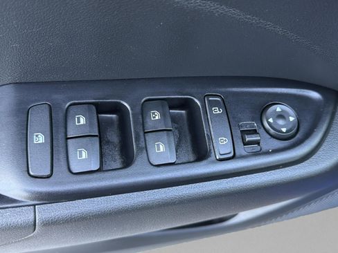 Used 2024 Hyundai Venue SEL image 26