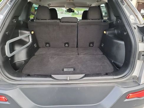 Used 2016 Jeep Cherokee Latitude w/ Cold Weather Group AWD/4WD image 25