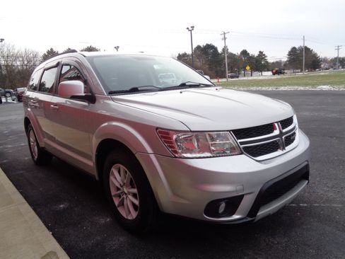 Used 2013 Dodge Journey SXT w/ Flexible Seating Group image 4
