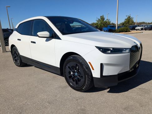 Used 2023 BMW iX xDrive50 image 2