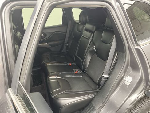 Used 2019 Jeep Cherokee Latitude Plus w/ Cold Weather Group image 11