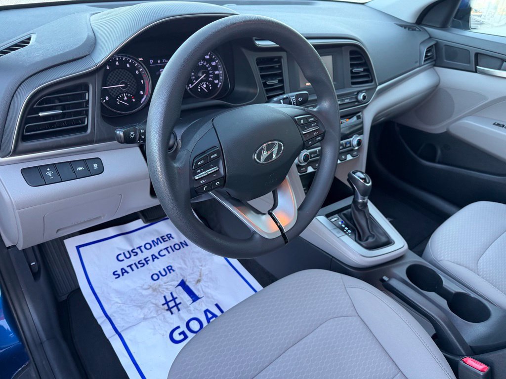 Used 2020 Hyundai Elantra SE FWD image 13