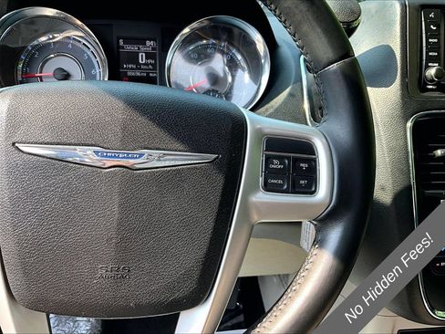 Used 2015 Chrysler Town & Country Touring FWD image 15