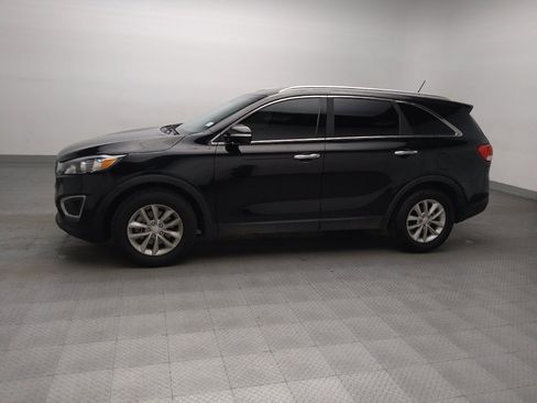 Used 2018 Kia Sorento FWD V6 image 2