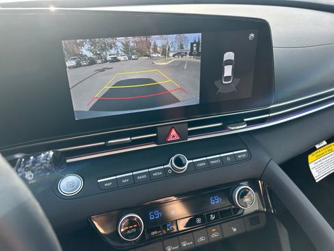Used 2021 Hyundai Elantra Limited FWD image 20