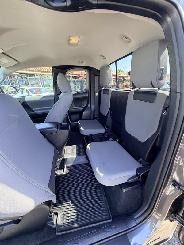 Used 2017 Toyota Tacoma SR5 w/ Tow Package RWD image 17