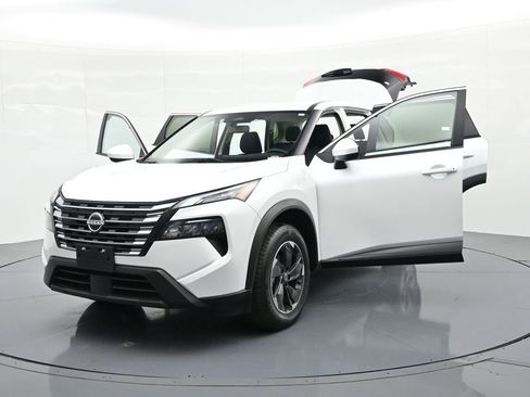 Used 2024 Nissan Rogue SV FWD image 29