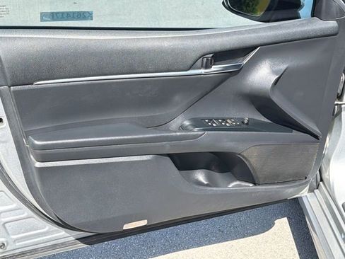 Used 2019 Toyota Camry SE FWD image 17