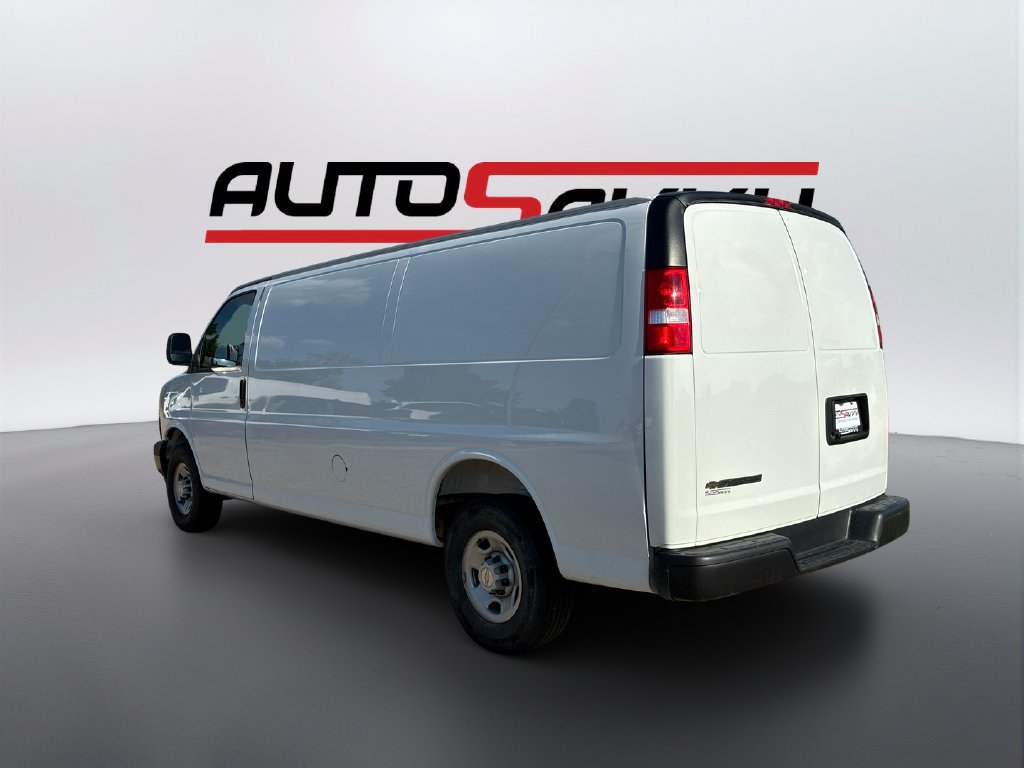 Used 2025 Chevrolet Express 3500 Extended w/ Driver Convenience Package RWD image 7
