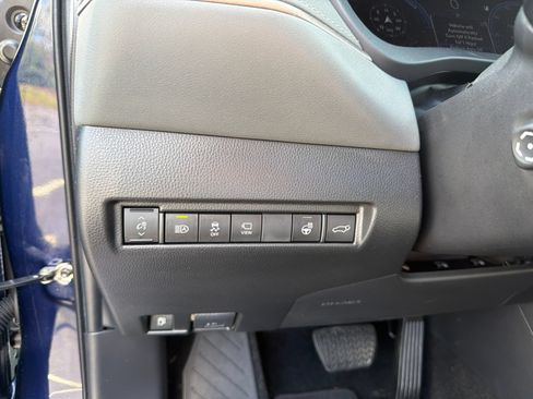 Used 2023 Toyota Venza Limited AWD/4WD image 16